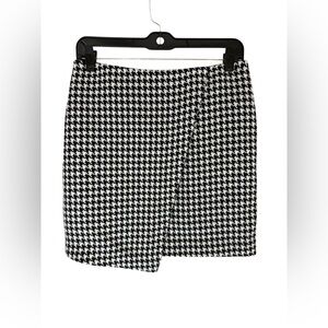 Wool blend H&M Checkered | gingham |Houndstooth Skirt (Size 6) White and Black.